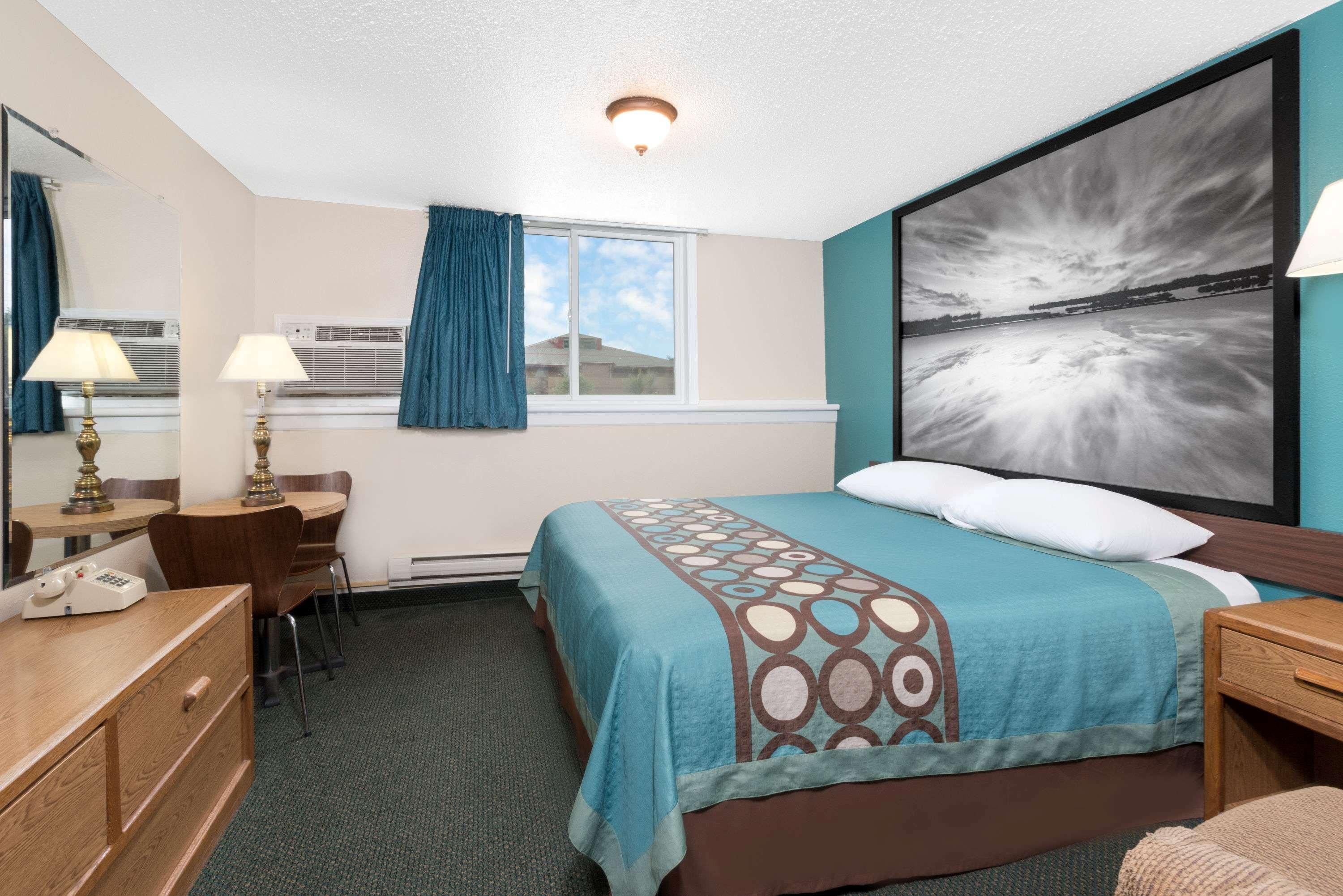 Super 8 By Wyndham Huron Exterior foto