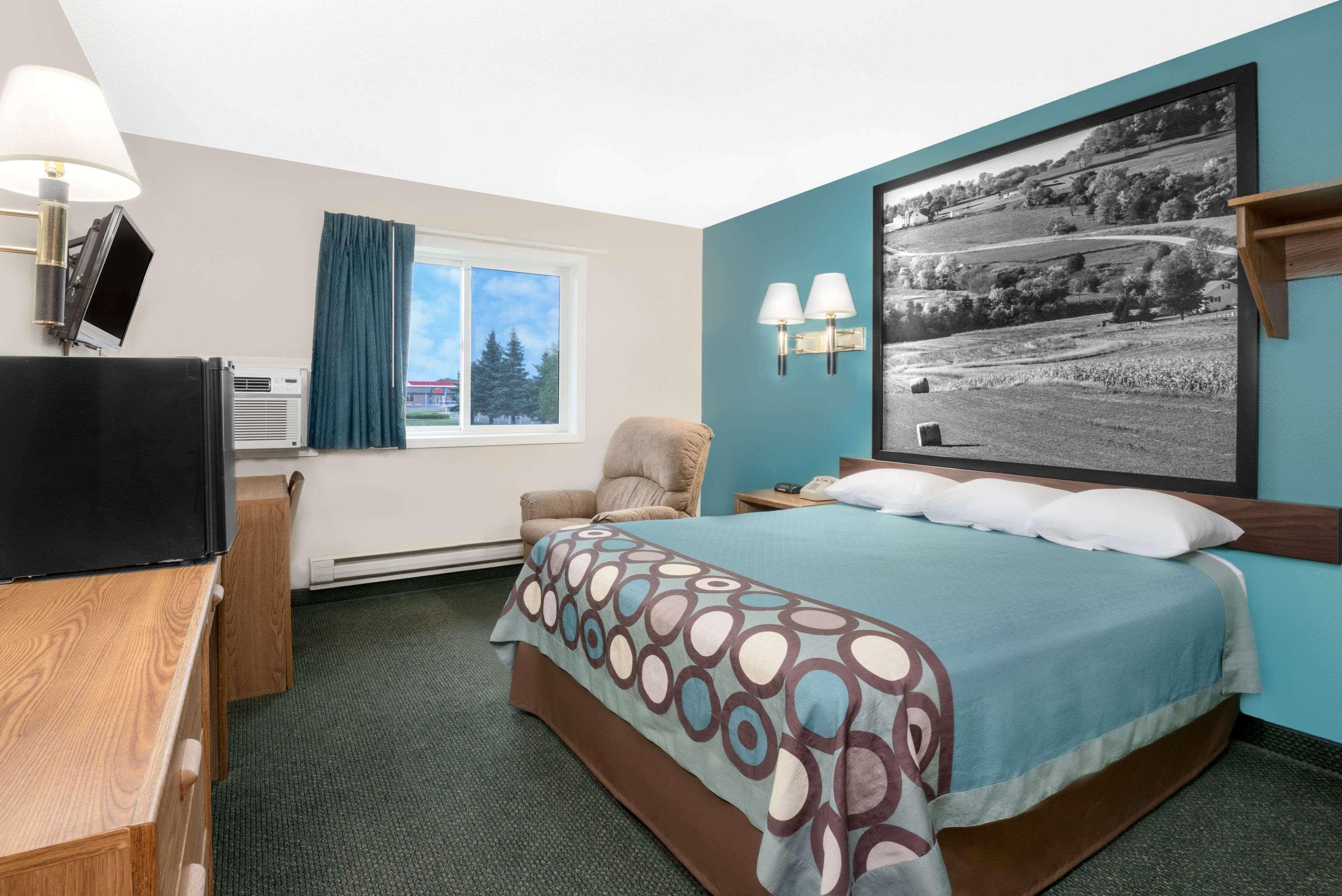 Super 8 By Wyndham Huron Exterior foto